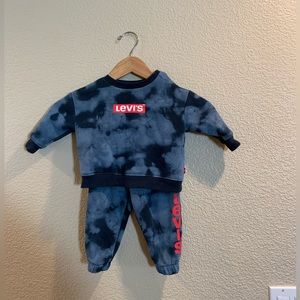 Levi’s sweatsuit